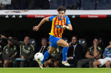 Madrid, İspanya - 1 Kasım 2025: Real Madrid ve Valencia FC arasındaki lig maçı. Maç sırasında Valencia oyuncuları. EA Spor Ligi 2025.