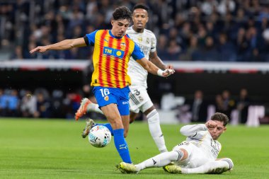Madrid, İspanya - 1 Kasım 2025: Real Madrid ve Valencia FC arasındaki lig maçı. Maç sırasında Valencia oyuncuları. EA Spor Ligi 2025.