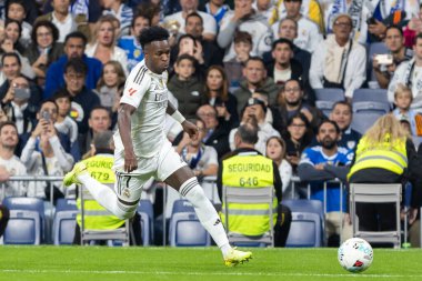 Madrid, İspanya - 1 Kasım 2025: Real Madrid ve Valencia FC arasındaki lig maçı. Maç sırasında Real Madrid oyuncuları. EA Spor Ligi 2025.