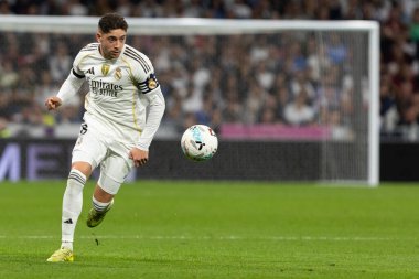 Madrid, İspanya - 1 Kasım 2025: Real Madrid ve Valencia FC arasındaki lig maçı. Maç sırasında Real Madrid oyuncuları. EA Spor Ligi 2025.