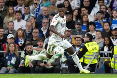 Madrid, İspanya - 1 Kasım 2025: Real Madrid ve Valencia FC arasındaki lig maçı. Maç sırasında Real Madrid oyuncuları. EA Spor Ligi 2025.