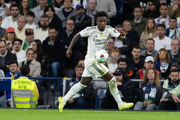 Madrid, İspanya - 1 Kasım 2025: Real Madrid ve Valencia FC arasındaki lig maçı. Maç sırasında Real Madrid oyuncuları. EA Spor Ligi 2025.