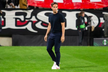 Madrid, İspanya - 6 Kasım 2025: UEFA Konferans Ligi eleme maçı Madrid 'de Rayo Vallecano ve Lich Poznan arasında oynandı. Rayo Vallecano oyuncuları. Konferans Birliği