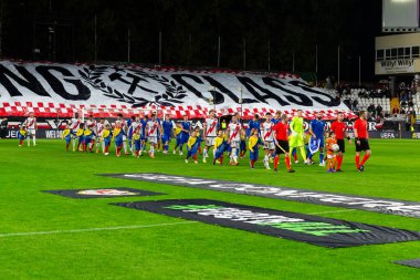 Madrid, İspanya - 6 Kasım 2025: UEFA Konferans Ligi maçı Madrid 'de Rayo Vallecano ve Lich Poznan arasında oynandı. Maç sırasında Lich oyuncuları. Konferans Birliği.