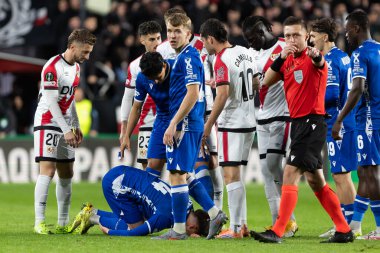 Madrid, İspanya - 6 Kasım 2025: UEFA Konferans Ligi eleme maçı Madrid 'de Rayo Vallecano ve Lich Poznan arasında oynandı. Rayo Vallecano oyuncuları. Konferans Birliği