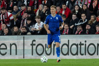 Madrid, İspanya - 6 Kasım 2025: UEFA Konferans Ligi maçı Madrid 'de Rayo Vallecano ve Lich Poznan arasında oynandı. Maç sırasında Lich oyuncuları. Konferans Birliği.