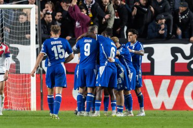 Madrid, İspanya - 6 Kasım 2025: UEFA Konferans Ligi maçı Madrid 'de Rayo Vallecano ve Lich Poznan arasında oynandı. Maç sırasında Lich oyuncuları. Konferans Birliği.