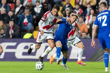 Madrid, İspanya - 6 Kasım 2025: UEFA Konferans Ligi eleme maçı Madrid 'de Rayo Vallecano ve Lich Poznan arasında oynandı. Rayo Vallecano oyuncuları. Konferans Birliği