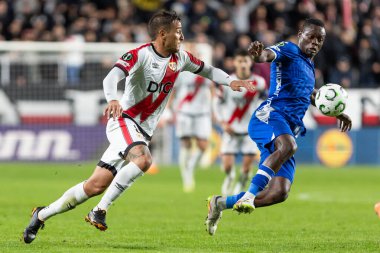 Madrid, İspanya - 6 Kasım 2025: UEFA Konferans Ligi eleme maçı Madrid 'de Rayo Vallecano ve Lich Poznan arasında oynandı. Rayo Vallecano oyuncuları. Konferans Birliği