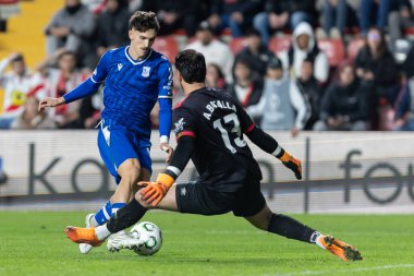 Madrid, İspanya - 6 Kasım 2025: UEFA Konferans Ligi maçı Madrid 'de Rayo Vallecano ve Lich Poznan arasında oynandı. Maç sırasında Lich oyuncuları. Konferans Birliği.