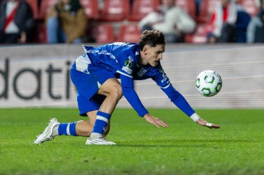 Madrid, İspanya - 6 Kasım 2025: UEFA Konferans Ligi maçı Madrid 'de Rayo Vallecano ve Lich Poznan arasında oynandı. Maç sırasında Lich oyuncuları. Konferans Birliği.