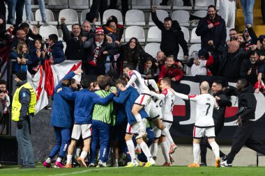 Madrid, İspanya - 6 Kasım 2025: UEFA Konferans Ligi eleme maçı Madrid 'de Rayo Vallecano ve Lich Poznan arasında oynandı. Rayo Vallecano oyuncuları. Konferans Birliği