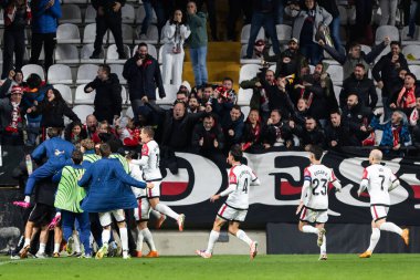 Madrid, İspanya - 6 Kasım 2025: UEFA Konferans Ligi eleme maçı Madrid 'de Rayo Vallecano ve Lich Poznan arasında oynandı. Rayo Vallecano oyuncuları. Konferans Birliği