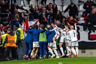 Madrid, İspanya - 6 Kasım 2025: UEFA Konferans Ligi eleme maçı Madrid 'de Rayo Vallecano ve Lich Poznan arasında oynandı. Rayo Vallecano oyuncuları. Konferans Birliği