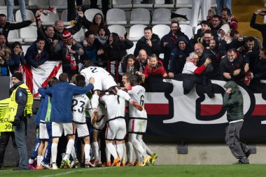 Madrid, İspanya - 6 Kasım 2025: UEFA Konferans Ligi eleme maçı Madrid 'de Rayo Vallecano ve Lich Poznan arasında oynandı. Rayo Vallecano oyuncuları. Konferans Birliği