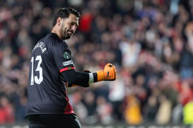 Madrid, İspanya - 6 Kasım 2025: UEFA Konferans Ligi eleme maçı Madrid 'de Rayo Vallecano ve Lich Poznan arasında oynandı. Rayo Vallecano oyuncuları. Konferans Birliği