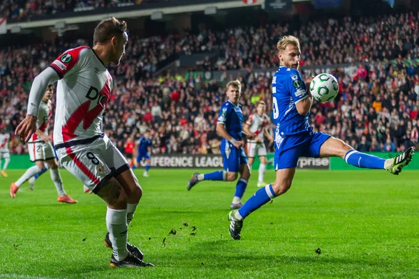 Madrid, İspanya - 6 Kasım 2025: UEFA Konferans Ligi eleme maçı Madrid 'de Rayo Vallecano ve Lich Poznan arasında oynandı. Rayo Vallecano oyuncuları. Konferans Birliği