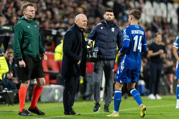 Madrid, İspanya - 6 Kasım 2025: UEFA Konferans Ligi maçı Madrid 'de Rayo Vallecano ve Lich Poznan arasında oynandı. Maç sırasında Lich oyuncuları. Konferans Birliği.