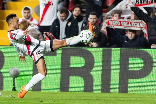 Madrid, İspanya - 6 Kasım 2025: UEFA Konferans Ligi eleme maçı Madrid 'de Rayo Vallecano ve Lich Poznan arasında oynandı. Rayo Vallecano oyuncuları. Konferans Birliği