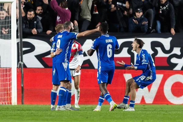 Madrid, İspanya - 6 Kasım 2025: UEFA Konferans Ligi maçı Madrid 'de Rayo Vallecano ve Lich Poznan arasında oynandı. Maç sırasında Lich oyuncuları. Konferans Birliği.