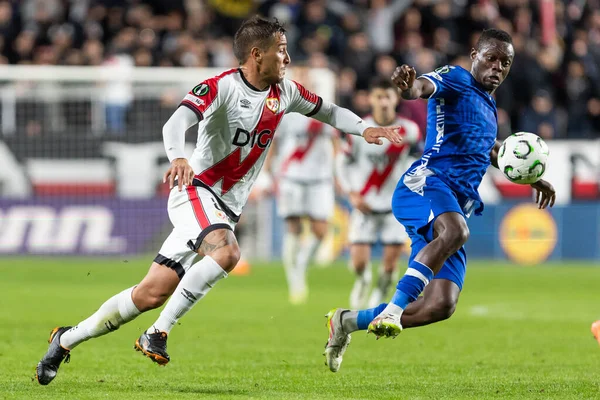 Madrid, İspanya - 6 Kasım 2025: UEFA Konferans Ligi eleme maçı Madrid 'de Rayo Vallecano ve Lich Poznan arasında oynandı. Rayo Vallecano oyuncuları. Konferans Birliği