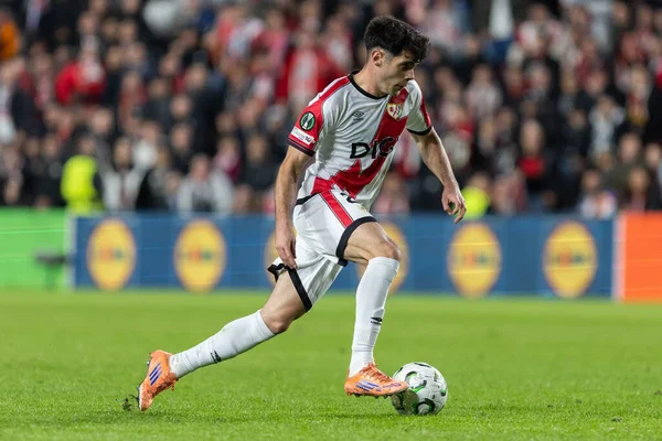 Madrid, İspanya - 6 Kasım 2025: UEFA Konferans Ligi eleme maçı Madrid 'de Rayo Vallecano ve Lich Poznan arasında oynandı. Rayo Vallecano oyuncuları. Konferans Birliği