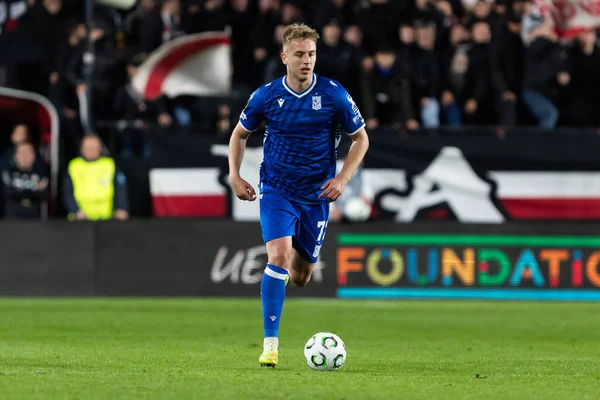 Madrid, İspanya - 6 Kasım 2025: UEFA Konferans Ligi maçı Madrid 'de Rayo Vallecano ve Lich Poznan arasında oynandı. Maç sırasında Lich oyuncuları. Konferans Birliği.