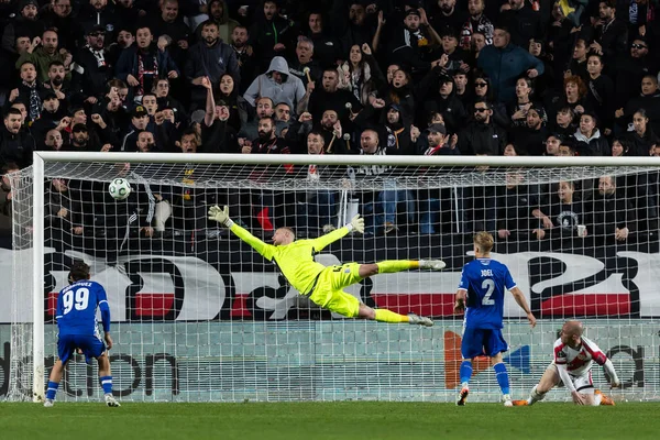 Madrid, İspanya - 6 Kasım 2025: UEFA Konferans Ligi eleme maçı Madrid 'de Rayo Vallecano ve Lich Poznan arasında oynandı. Rayo Vallecano oyuncuları. Konferans Birliği