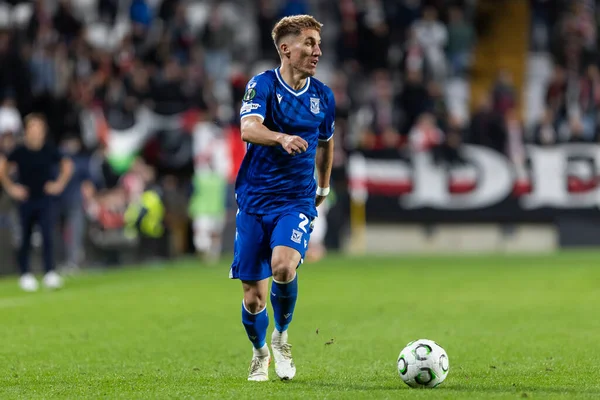 Madrid, İspanya - 6 Kasım 2025: UEFA Konferans Ligi maçı Madrid 'de Rayo Vallecano ve Lich Poznan arasında oynandı. Maç sırasında Lich oyuncuları. Konferans Birliği.