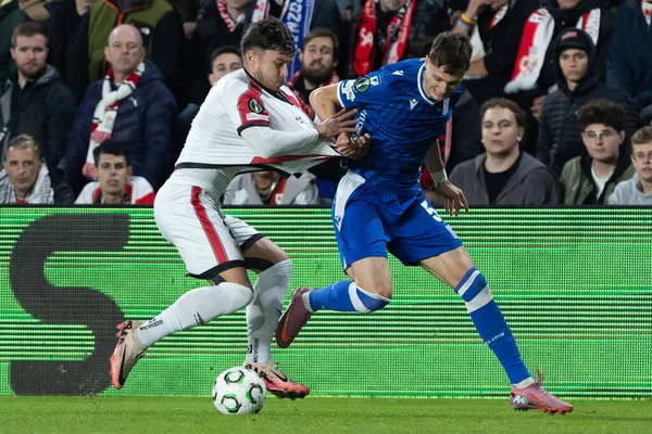 Madrid, İspanya - 6 Kasım 2025: UEFA Konferans Ligi eleme maçı Madrid 'de Rayo Vallecano ve Lich Poznan arasında oynandı. Rayo Vallecano oyuncuları. Konferans Birliği