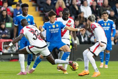 Madrid, İspanya - 9 Kasım 2025: Rayo Vallecano ile Real Madrid arasındaki lig maçı Vallecas 'ta oynandı. Maç sırasında Real Madrid oyuncuları. EA Spor Ligi. Profesyonel futbol..