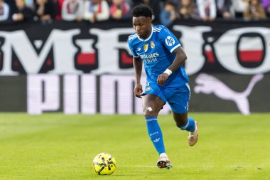 Madrid, İspanya - 9 Kasım 2025: Rayo Vallecano ile Real Madrid arasındaki lig maçı Vallecas 'ta oynandı. Maç sırasında Real Madrid oyuncuları. EA Spor Ligi. Profesyonel futbol..