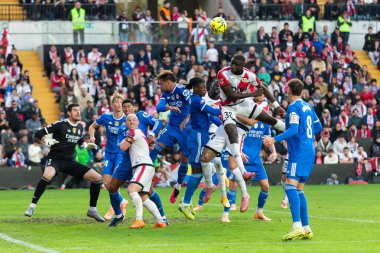 Madrid, İspanya - 9 Kasım 2025: Rayo Vallecano ile Real Madrid arasındaki lig maçı Vallecas 'ta oynandı. Maç sırasında Real Madrid oyuncuları. EA Spor Ligi. Profesyonel futbol..