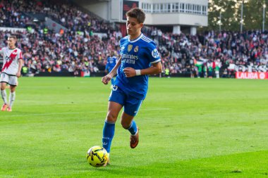 Madrid, İspanya - 9 Kasım 2025: Rayo Vallecano ile Real Madrid arasındaki lig maçı Vallecas 'ta oynandı. Maç sırasında Real Madrid oyuncuları. EA Spor Ligi. Profesyonel futbol..