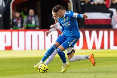 Madrid, İspanya - 9 Kasım 2025: Rayo Vallecano ile Real Madrid arasındaki lig maçı Vallecas 'ta oynandı. Maç sırasında Real Madrid oyuncuları. EA Spor Ligi. Profesyonel futbol..