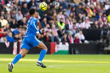 Madrid, İspanya - 9 Kasım 2025: Rayo Vallecano ile Real Madrid arasındaki lig maçı Vallecas 'ta oynandı. Maç sırasında Real Madrid oyuncuları. EA Spor Ligi. Profesyonel futbol..