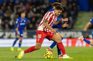 Madrid, İspanya - 23 Kasım 2025: Getafe CF ve Atltico de Madrid arasında oynanan lig maçı. Futbolcular. EA Spor Ligi. İspanya Ligi. Toplu futbolcular..