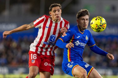 Madrid, İspanya - 23 Kasım 2025: Getafe CF ve Atltico de Madrid arasında oynanan lig maçı. Futbolcular. EA Spor Ligi. İspanya Ligi. Toplu futbolcular..