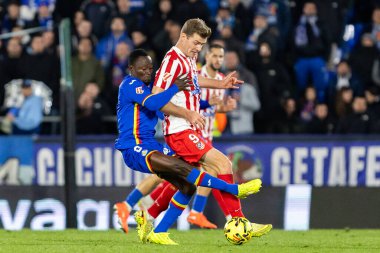 Madrid, İspanya - 23 Kasım 2025: Getafe CF ve Atltico de Madrid arasında oynanan lig maçı. Futbolcular. EA Spor Ligi. İspanya Ligi. Toplu futbolcular..