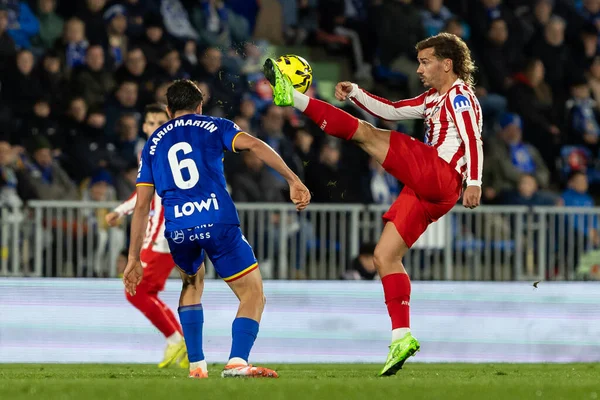 Madrid, İspanya - 23 Kasım 2025: Getafe CF ve Atltico de Madrid arasında oynanan lig maçı. Futbolcular. EA Spor Ligi. İspanya Ligi. Toplu futbolcular..
