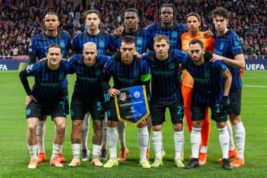 Madrid, İspanya - 26 Kasım 2025: Atletico Madrid ile Inter Milan arasında oynanan Şampiyonlar Ligi maçı. Maç sırasında Inter Milan oyuncuları. Seri A