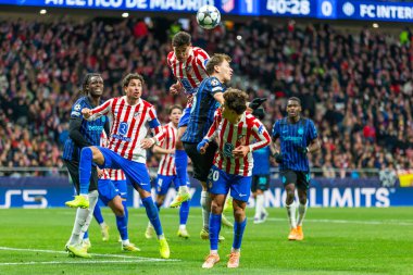 Madrid, İspanya - 26 Kasım 2025: Atletico Madrid ile Inter Milan arasında oynanan Şampiyonlar Ligi maçı. Maç sırasında Inter Milan oyuncuları. Seri A