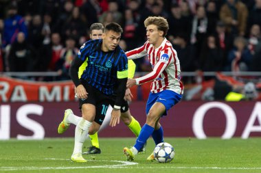 Madrid, İspanya - 26 Kasım 2025: Atletico Madrid ile Inter Milan arasında oynanan Şampiyonlar Ligi maçı. Maç sırasında Inter Milan oyuncuları. Seri A