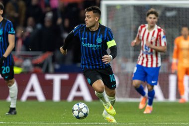 Madrid, İspanya - 26 Kasım 2025: Atletico Madrid ile Inter Milan arasında oynanan Şampiyonlar Ligi maçı. Maç sırasında Inter Milan oyuncuları. Seri A