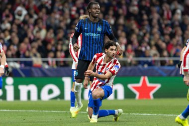 Madrid, İspanya - 26 Kasım 2025: Atletico Madrid ile Inter Milan arasında oynanan Şampiyonlar Ligi maçı. Maç sırasında Inter Milan oyuncuları. Seri A