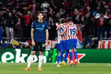 Madrid, İspanya - 26 Kasım 2025: Atletico Madrid ile Inter Milan arasında oynanan Şampiyonlar Ligi maçı. Maç sırasında Inter Milan oyuncuları. Seri A