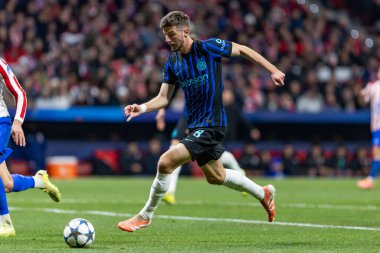 Madrid, İspanya - 26 Kasım 2025: Atletico Madrid ile Inter Milan arasında oynanan Şampiyonlar Ligi maçı. Maç sırasında Inter Milan oyuncuları. Seri A