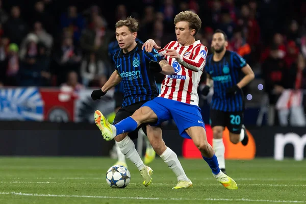 Madrid, İspanya - 26 Kasım 2025: Atletico Madrid ile Inter Milan arasında oynanan Şampiyonlar Ligi maçı. Maç sırasında Inter Milan oyuncuları. Seri A