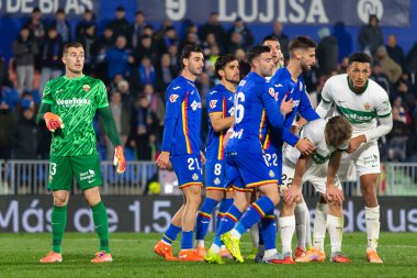 Madrid, İspanya - 28 Kasım 2025: Getafe CF ile Elche CF arasındaki lig maçı Getafe 'de oynandı. Maç sırasında Elche CF oyuncuları. EA Spor Ligi 2025.