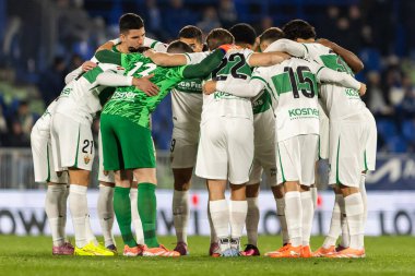 Madrid, İspanya - 28 Kasım 2025: Getafe CF ile Elche CF arasındaki lig maçı Getafe 'de oynandı. Maç sırasında Elche CF oyuncuları. EA Spor Ligi 2025.